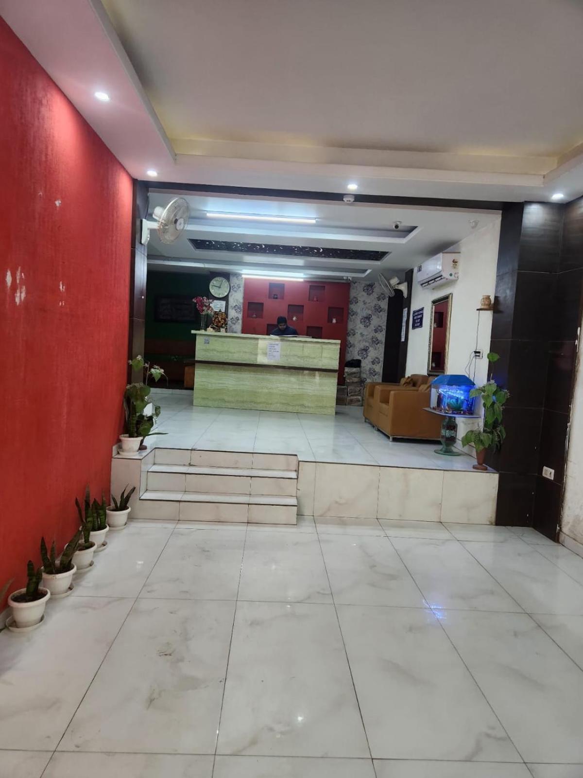 Airport Hotel Claytone New Delhi Eksteriør billede