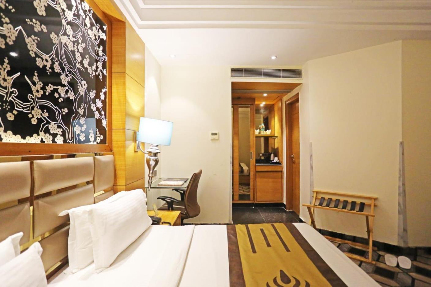 Airport Hotel Claytone New Delhi Eksteriør billede