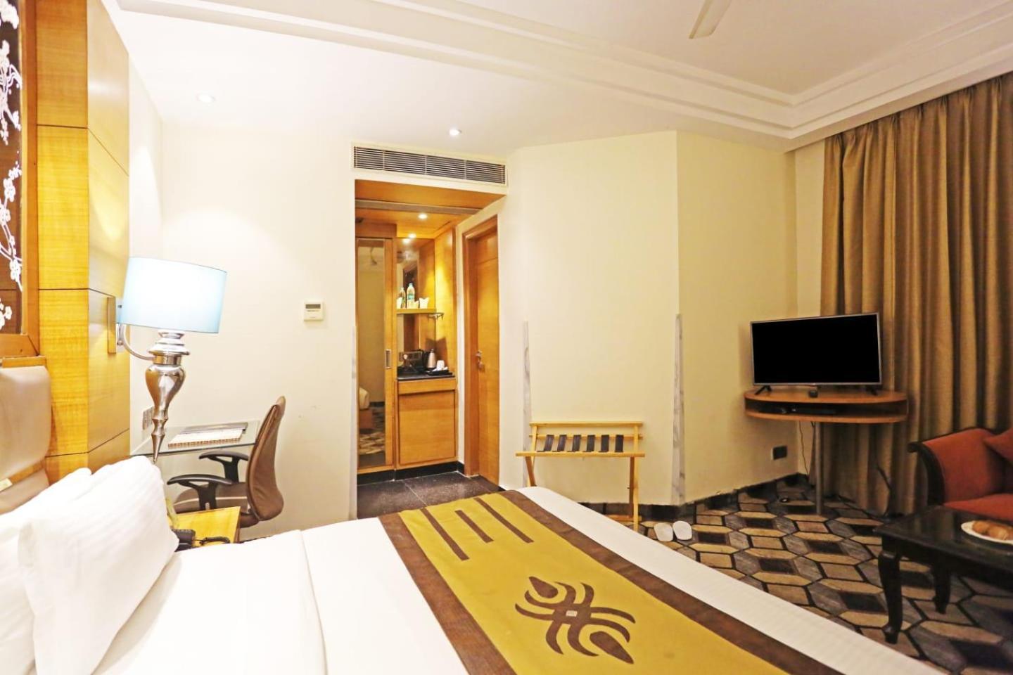 Airport Hotel Claytone New Delhi Eksteriør billede